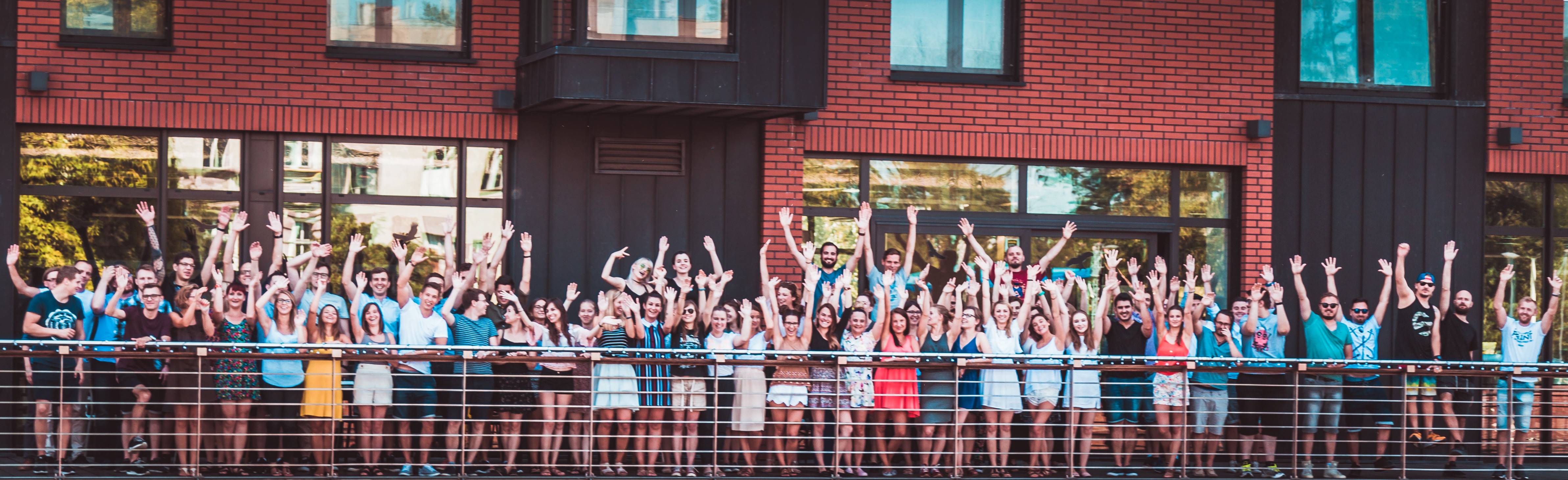 <div style="text-shadow: 0 0 7px #000;"><span style="font-size: 50%;display:block"></span>MEISTÄ</div>