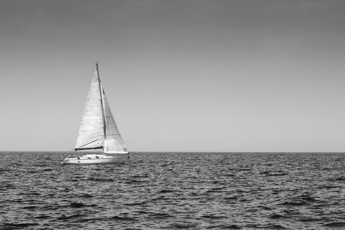 Fotobehang mooie zeilboot met een wit zeil u pixers we leven om