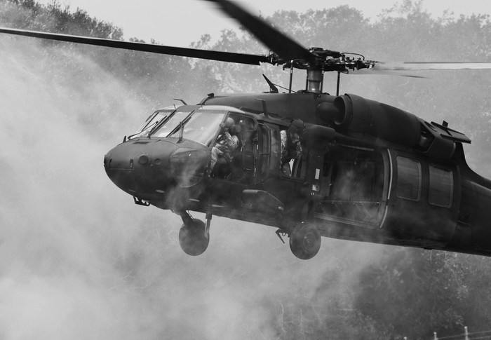 UH-60 Blackhawk Helicopter Wall Mural • Pixers® • We live 